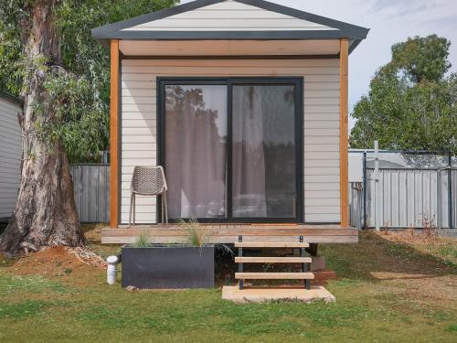 Parkes Hotel | Parkes Cabins