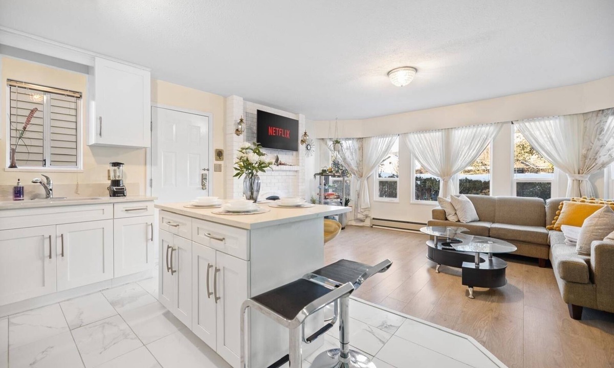 Riley Park-Little Mountain House | Parkside Charm/Minutes to Downtown/Steps to QE/Riley Park/Main St/Street Parking