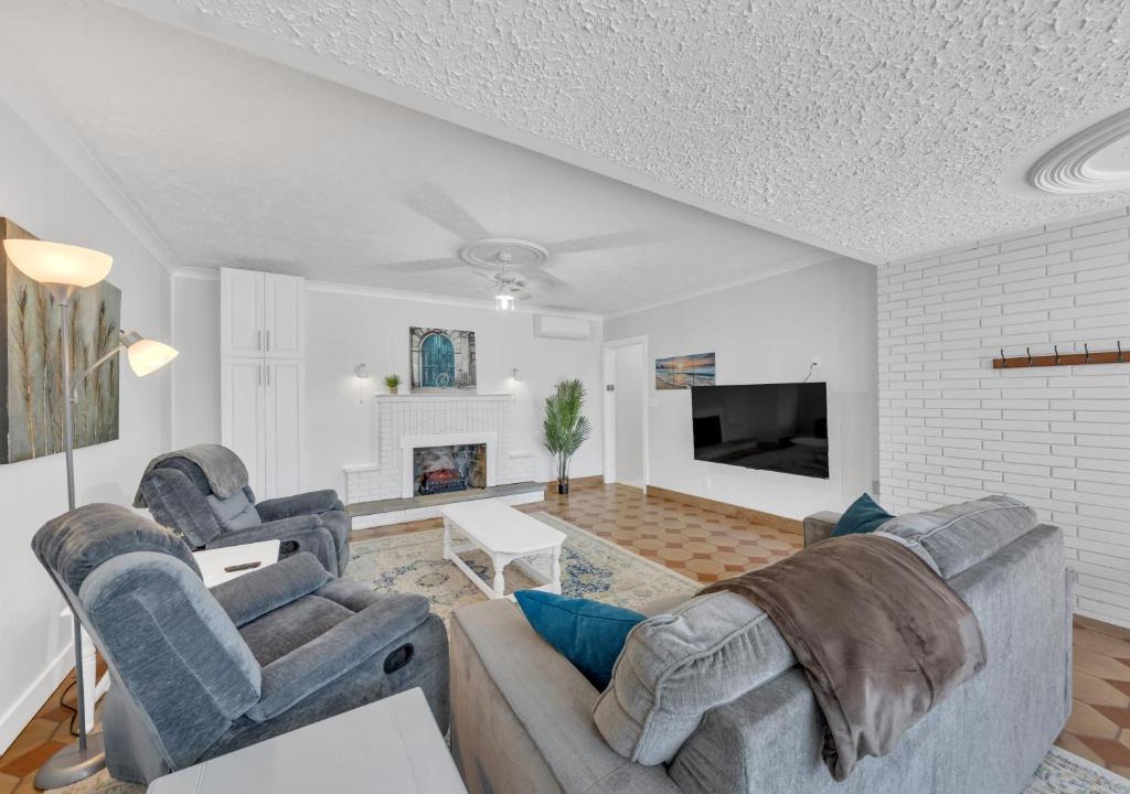 Ruthven Apartment | Parkside Flat #5 - Seacliff Beach Suites