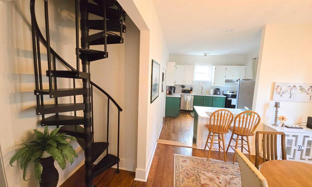 Columbus House | Parkside Haven, Spacious 4-bed-3-bath, Newly renovated,Private back yard,Laundry