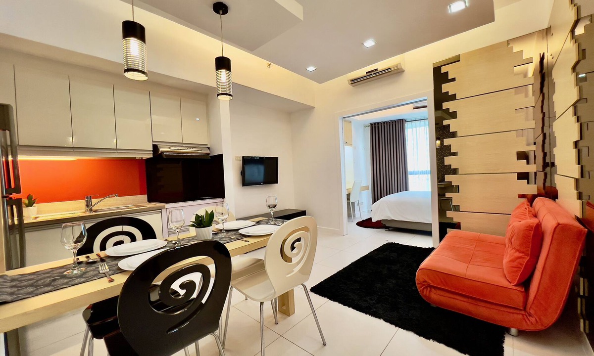 Legazpi Village Condo | Parkview Spacious 1BR w/Balcony near Greenbelt Mall Makati City