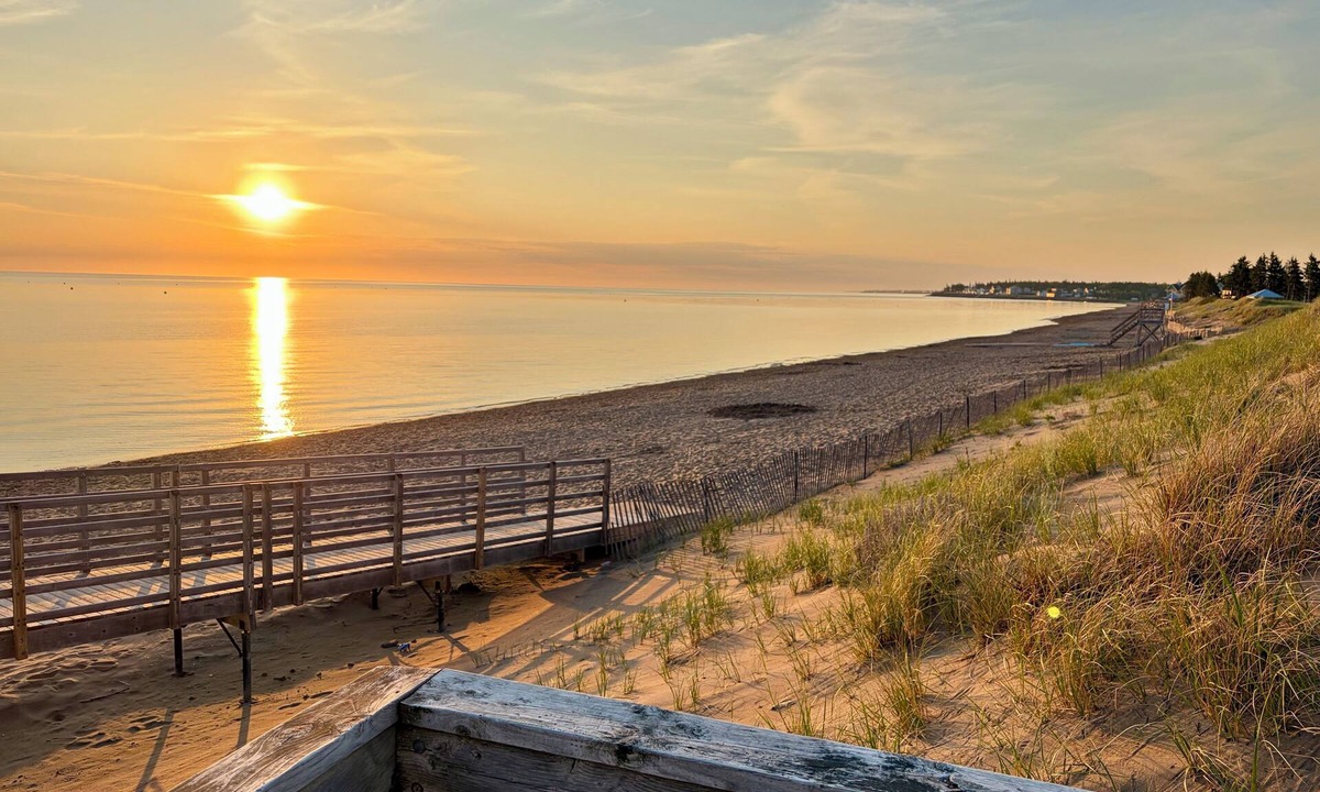 Pointe-du-Chene House | Parlee Beach Cottage for Rent. 3 Min Walk to Beach