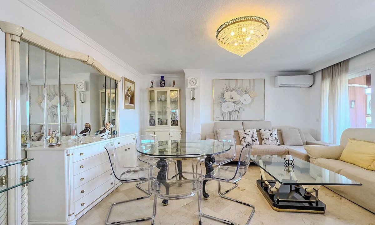 Marbella City Centre Apartment | Parque de Marbella Three Bedroom Apartment