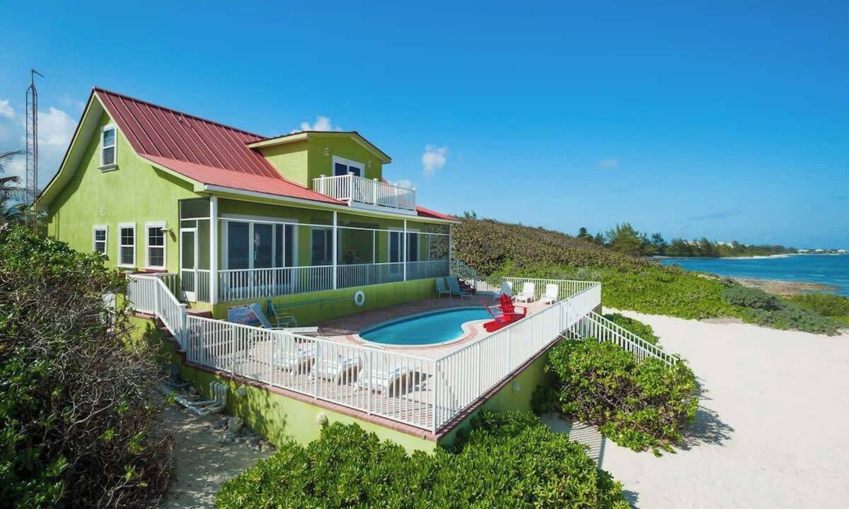 North Side House | Parrot ise 4BR Oceanfront Villa - Pool, Tiki Bar & Secluded Beach