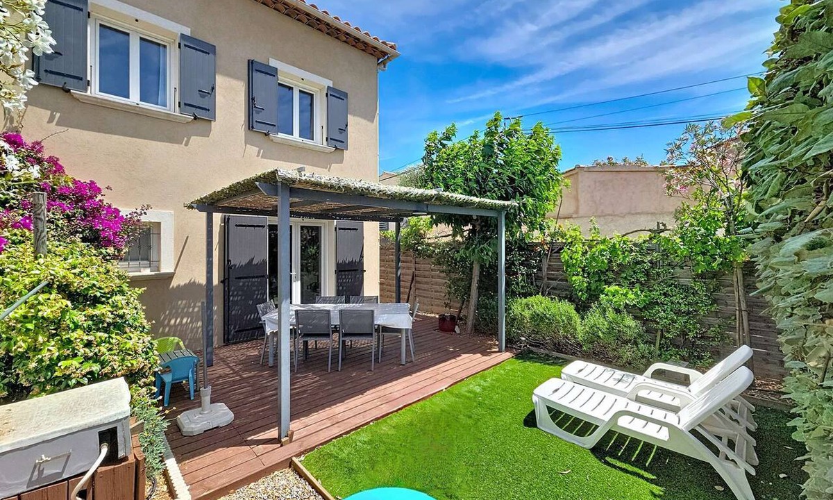 Six-Fours-les-Plages Apartment | Part of mas all comfort air co terrace and garden for 5