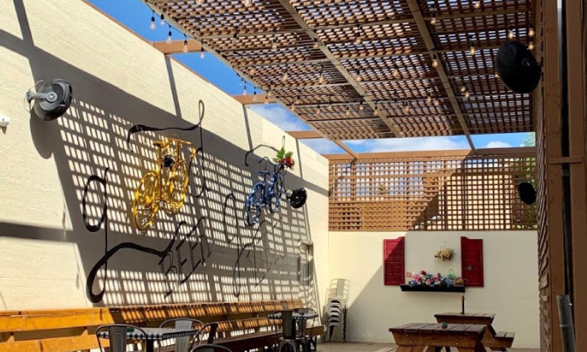 Town Centre Hostel | Party Hostel- Canmore Hotel Hostel