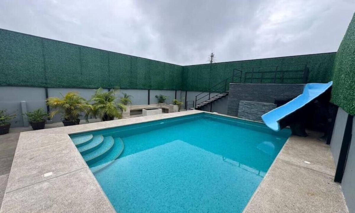 Jaco House | Party Villa with Pool, Walk to Clubs