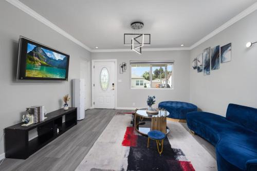 Lamanda Park House | Pasadena Charming Vacation Home with Hot Jacuzzi