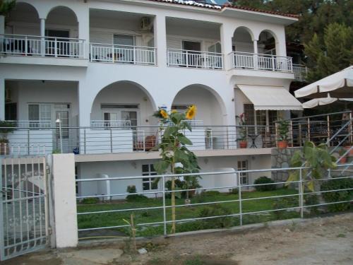 Psakoudia Apartment | Paschalia sea view studios