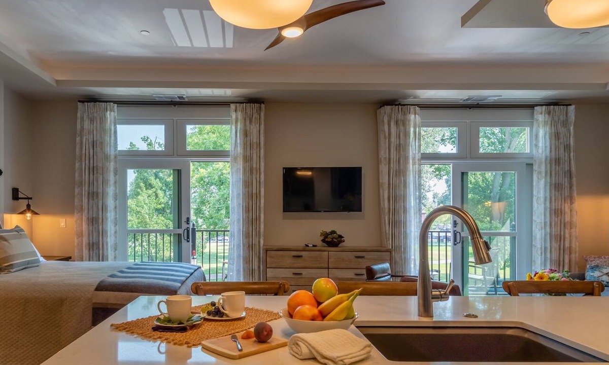 Paso Robles Condo | Paso Park Suite 201-Distinctive Balcony Suite Right in Downtown Paso Robles!