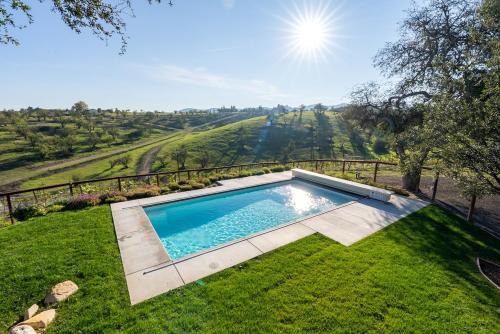 Paso Robles Villa | Paso Robles Wine Country Stay, Pool and Views