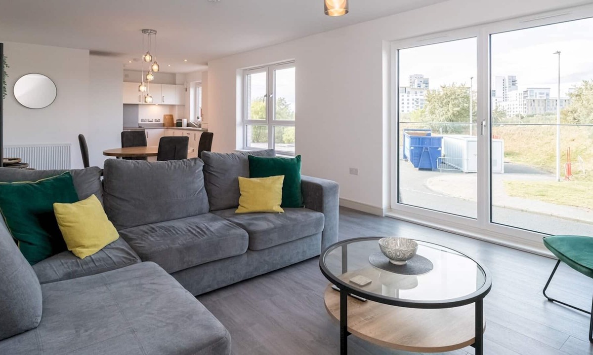 Newhaven Apartment | Pass the Keys | Modern 3Bed Flat with Free Parking and Stunning Views