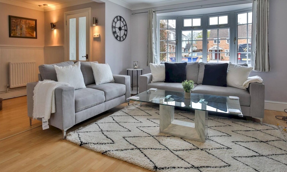Old Windsor House | Pass the Keys | Spacious 4 Bed by River Thames Old Windsor