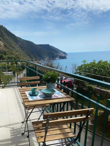 Corniglia Apartment | passito rosso