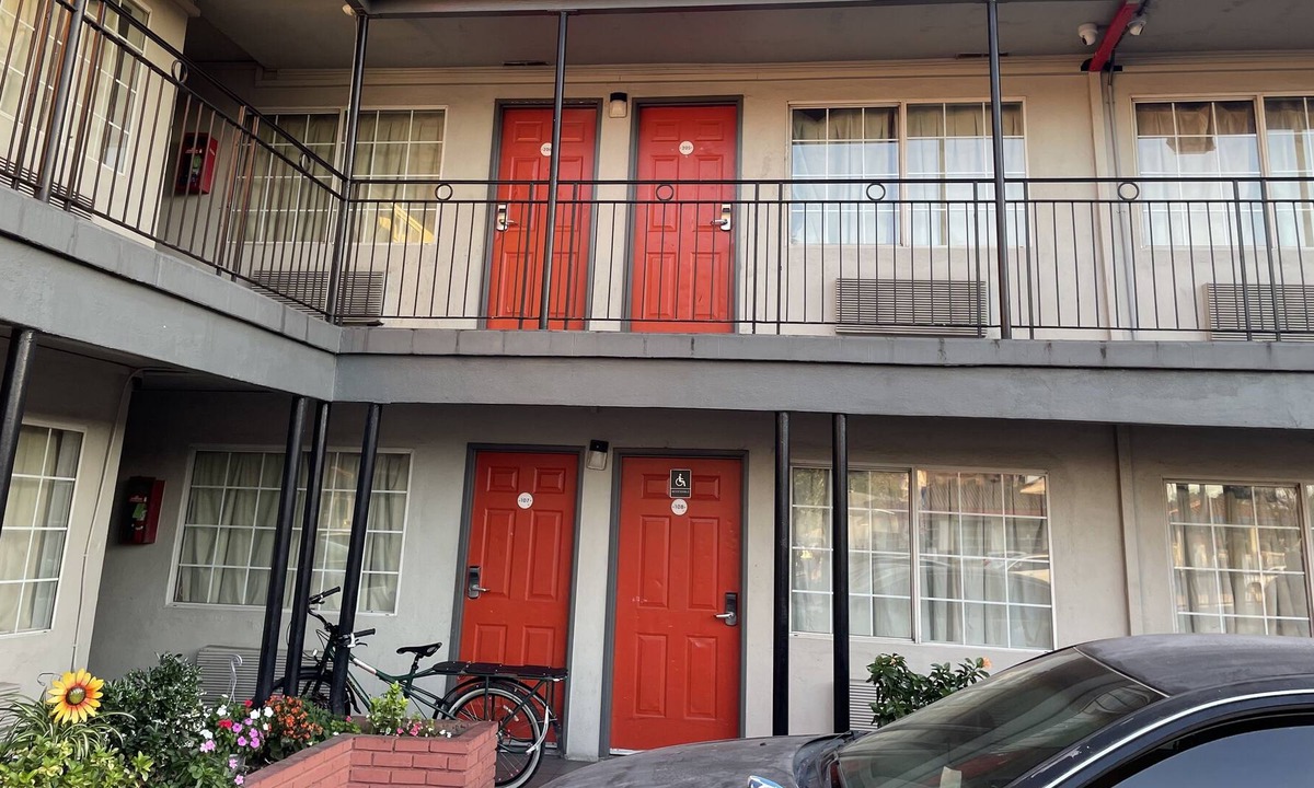 Westmont Hotel | PASSPORT INN