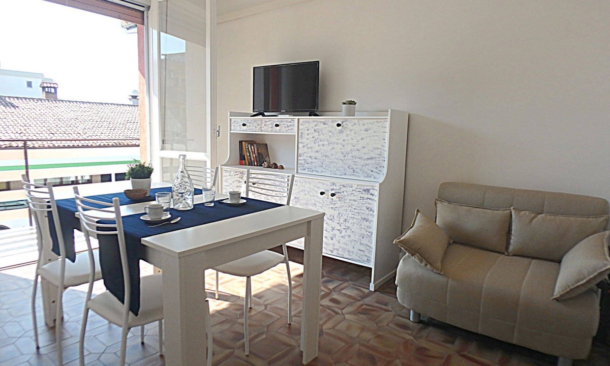 Lido di Pomposa Apartment | Pasubio 1 - Three-room apartment with air conditioning near the sea.