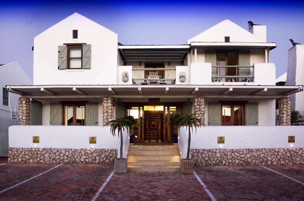 Paternoster House | Paternoster Manor