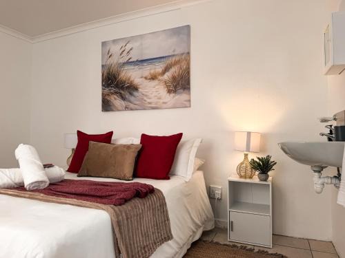 Hermanus City-Centre Apartment | Paterson Place Studios