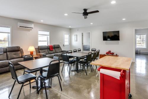 Oak Harbor House | Patio & Parking! Modern Bunkhouse Near Lake Erie