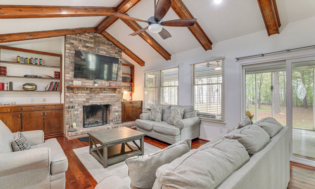 Santee House | Patio + Pool Table: Lake Marion Getaway