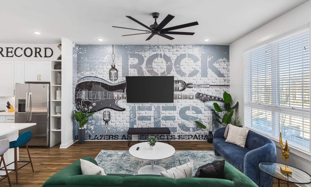 Cleveland Park House | Patio, Rooftop Deck & Garage + 3 Miles to Broadway