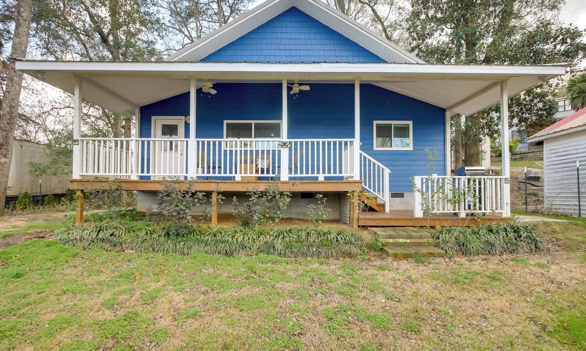 Perry House | Pavilion & Outdoor Fireplace! Lake Joy Retreat