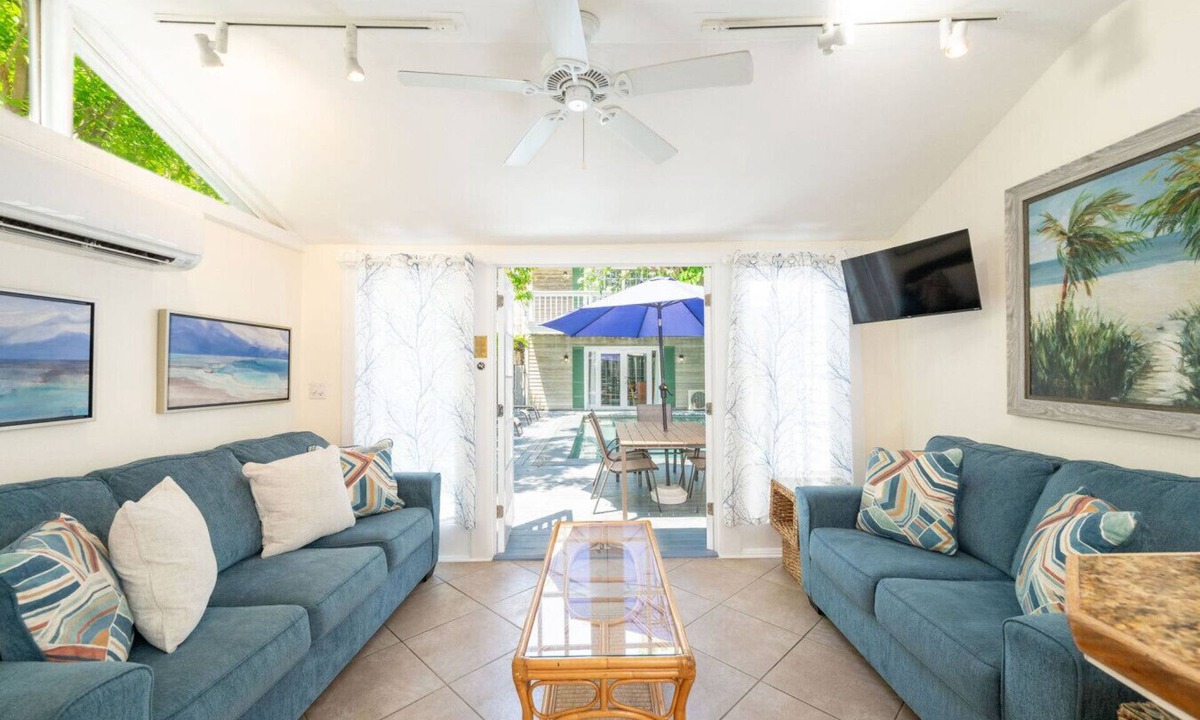 Downtown House | Pavilion Villa – A Key West Private Paradise 1 Block Off Duval w Pool