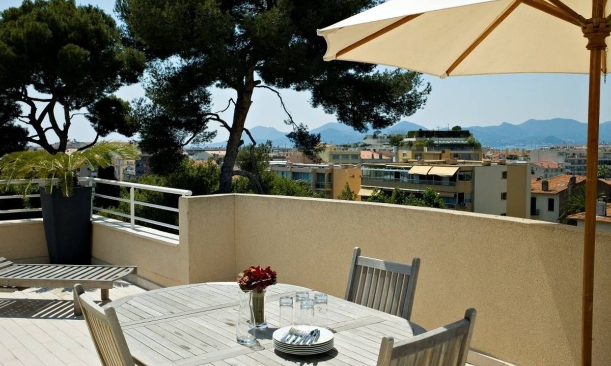 California - Pezou Hotel | PAVILLON BEL AIR