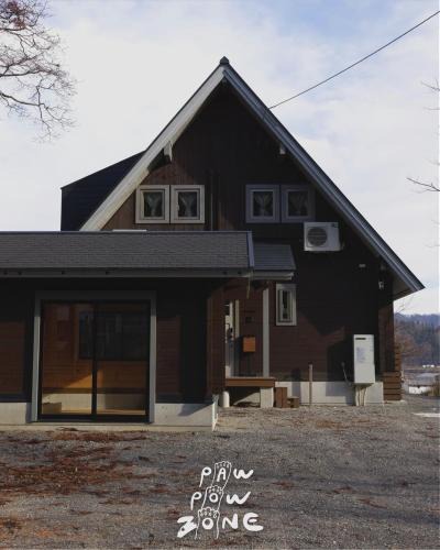 Iida House | Paw Pow Zone
