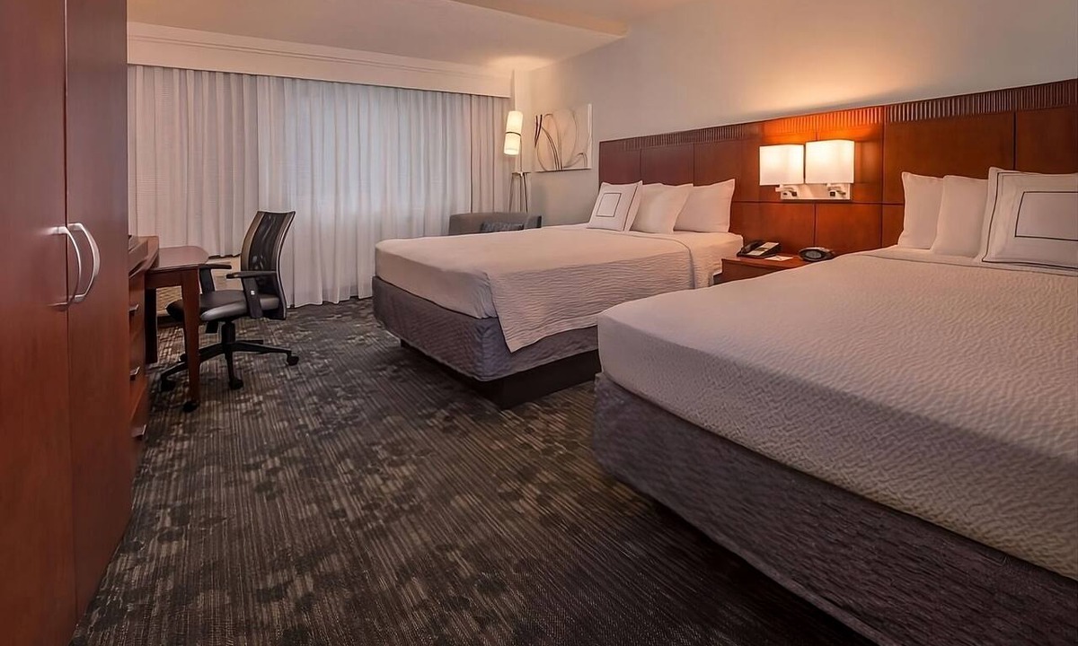Rosslyn Hotel | Paws-friendly Unit Near The Capitol! w/Self Parking, Picnic Area