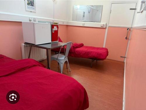 Southall Broadway Hostel | Pay and Sleep