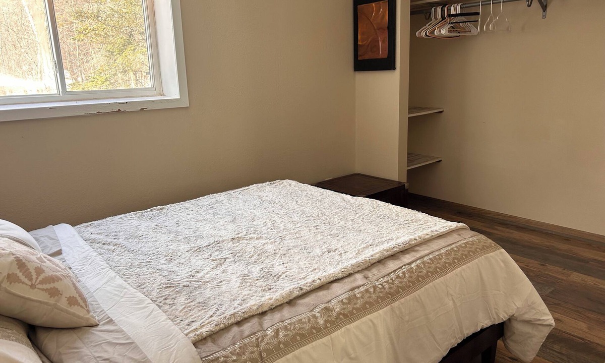 Arnold House | Peace and Quiet in Country Guesthouse Close to Town and Attractions