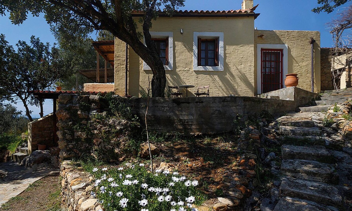 Vigklafia Villa | Peace and tranquility among the trees, with breathtaking views of the sea.