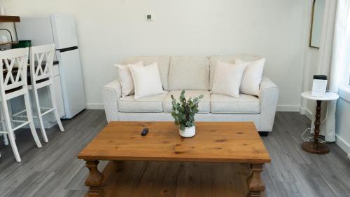 Carrollton Apartment | Peace Barn Getaway