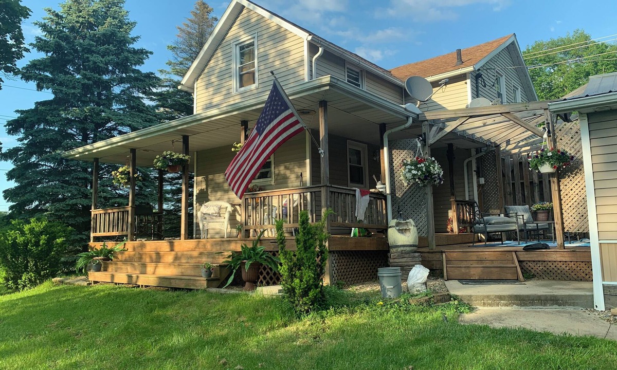 Lexington House | Peaceful, 150 yr old country farmhouse just 1.5 miles from Mid-Ohio racecourse!
