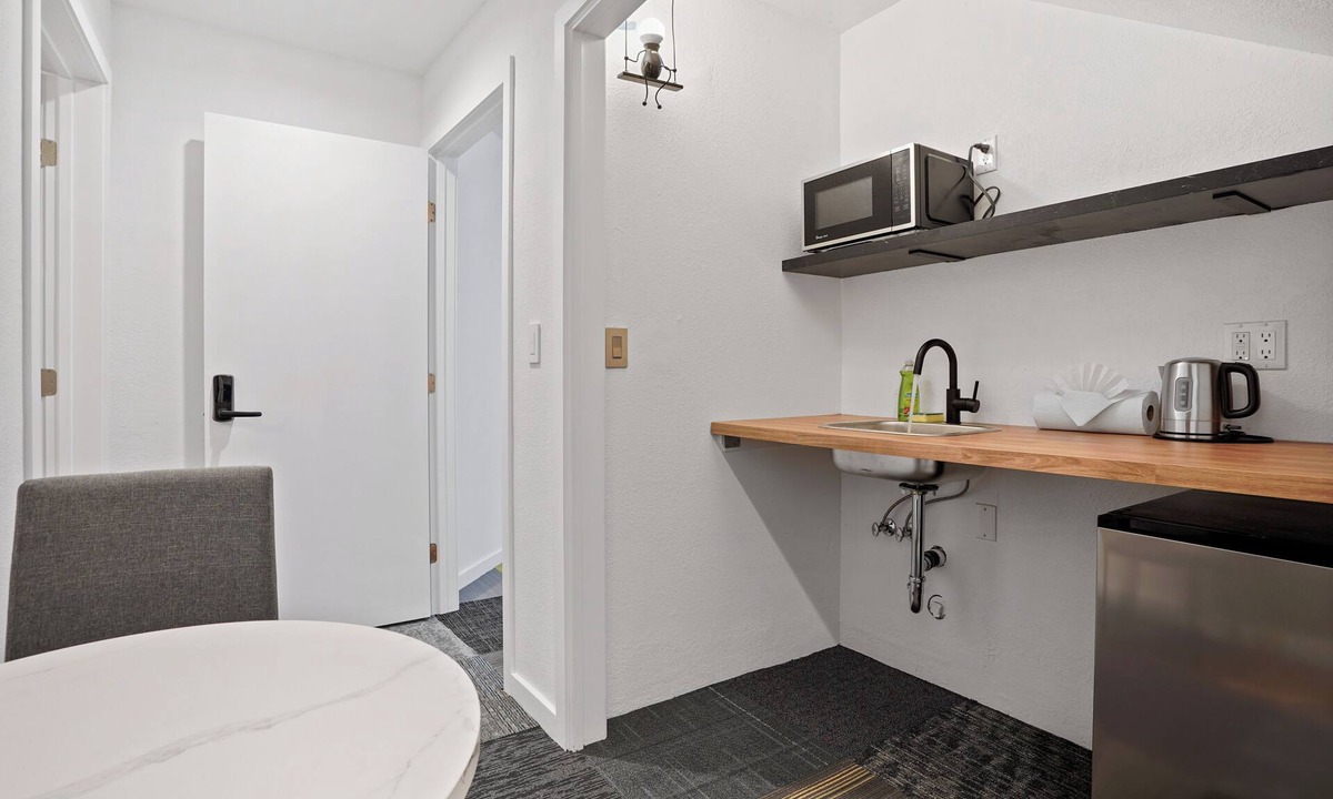 Sharp Park Apartment | Peaceful 1BR Stay - Golf & Beach
