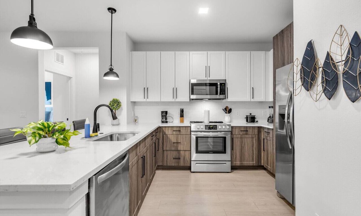 Ruskin Apartment | Peaceful 2BR by the Bay | Pool & Coastal Vibes