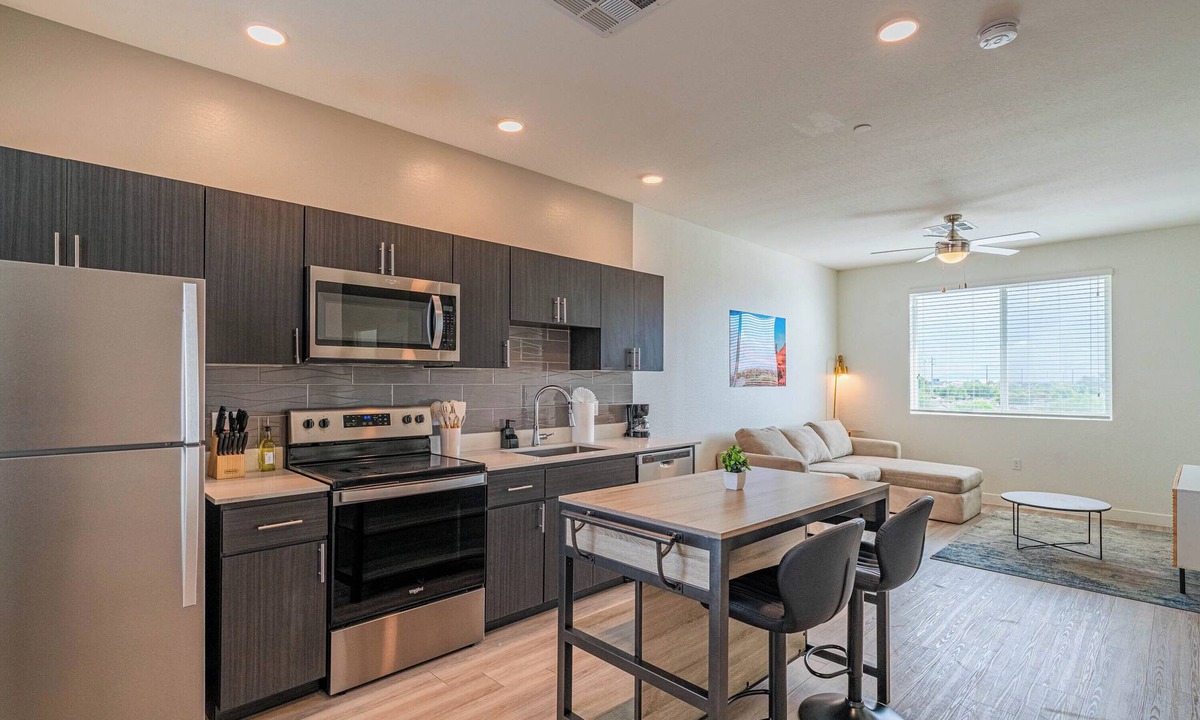 Glendale Apartment | Peaceful 2BR2BA,Pool, Gym & Laundry Inside