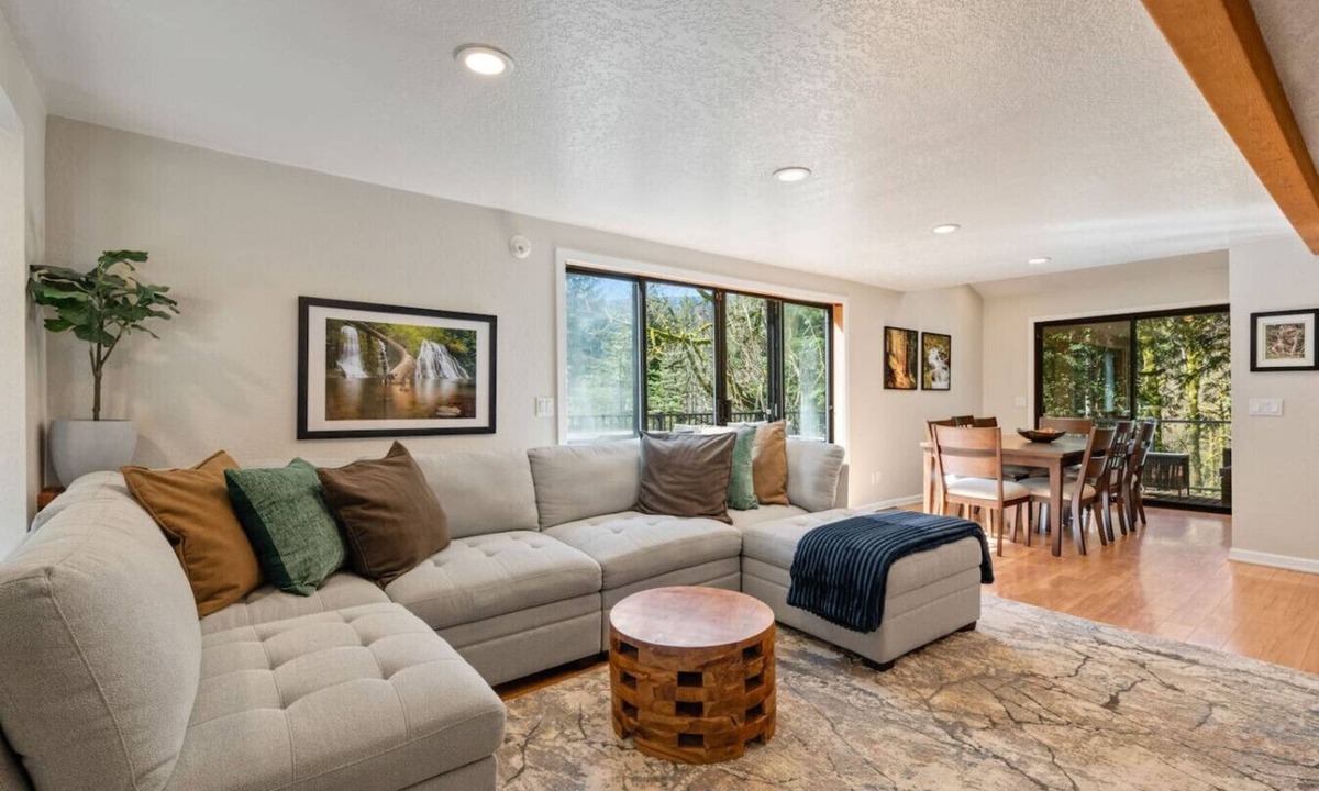 North Bend House | Peaceful 3BR Retreat by the Falls