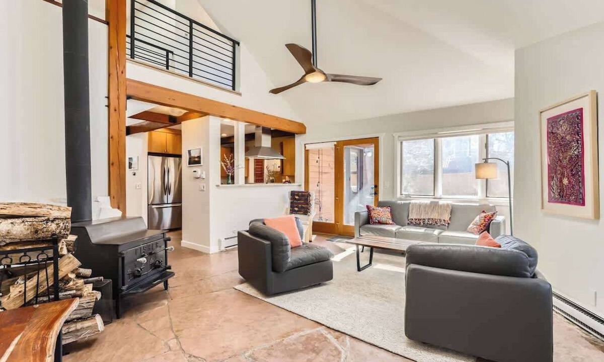 Newlands House | Peaceful 4 BDR Retreat in Boulder