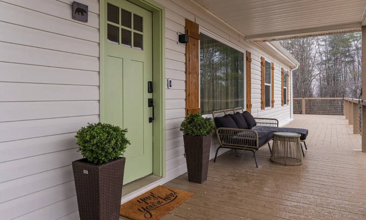 Alexander House | Peaceful 5 BR Home w/Stunning Views & Game Room!