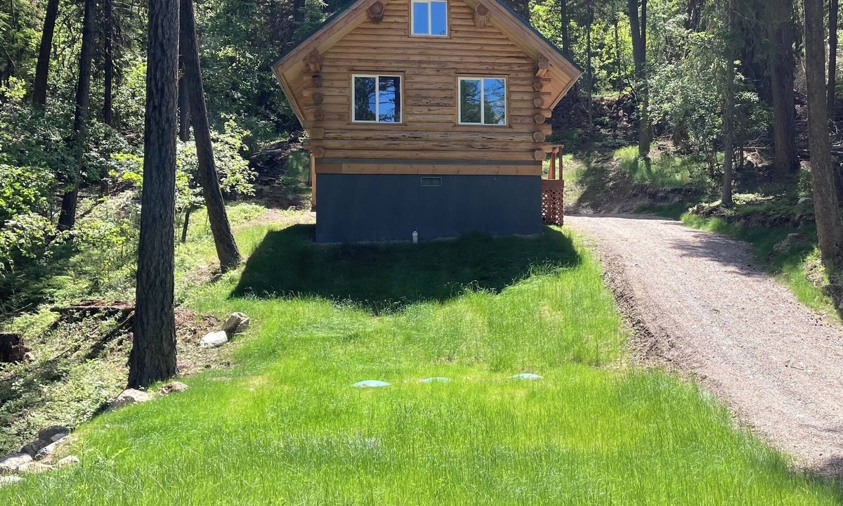 Kalispell Cabin | Peaceful Amish Log Cabin at Ashley Lake