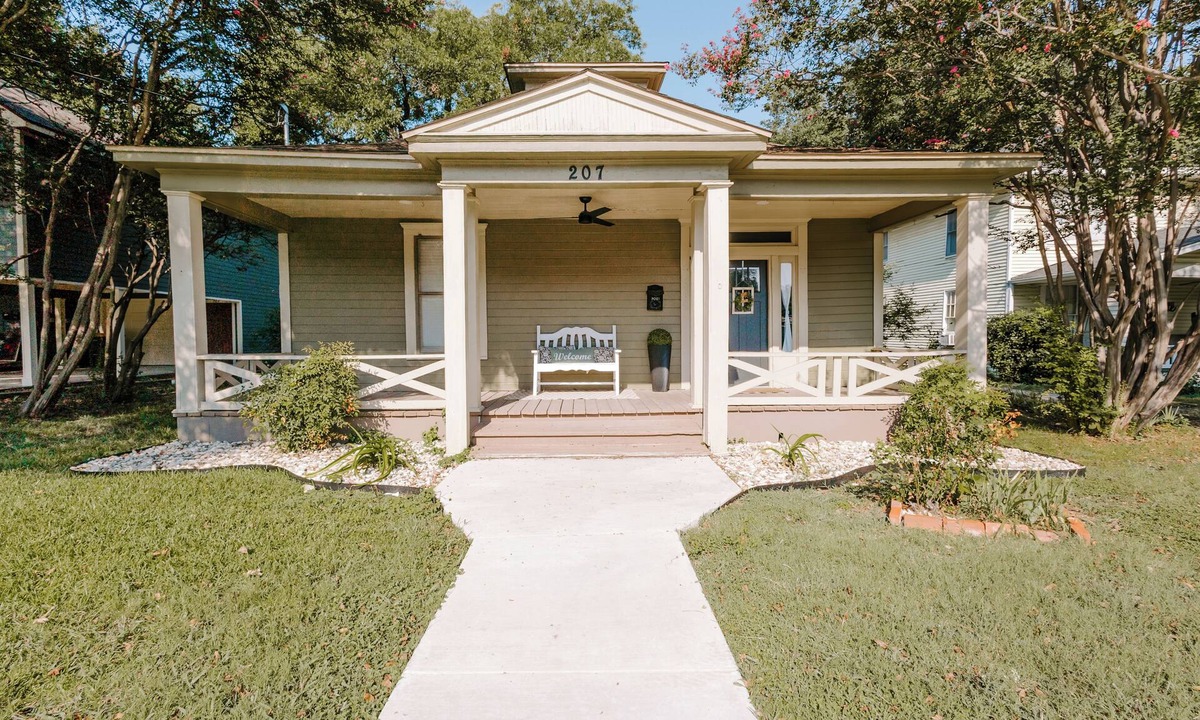 Hillsboro House | Peaceful and centrally located 2-bedroom house with AC and WiFi in Hillsboro