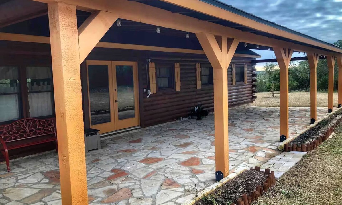 Mico Cabin | Peaceful and Pet Friendly Log Cabin near Medina Lake, Perfect for a Texas Hill Country Getaway