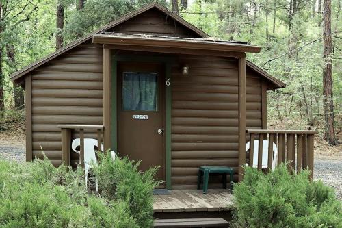 Christopher Creek House | Peaceful and Pet Friendly Studio Cabin in Payson, Arizona, Perfect for a Glamping Weekend