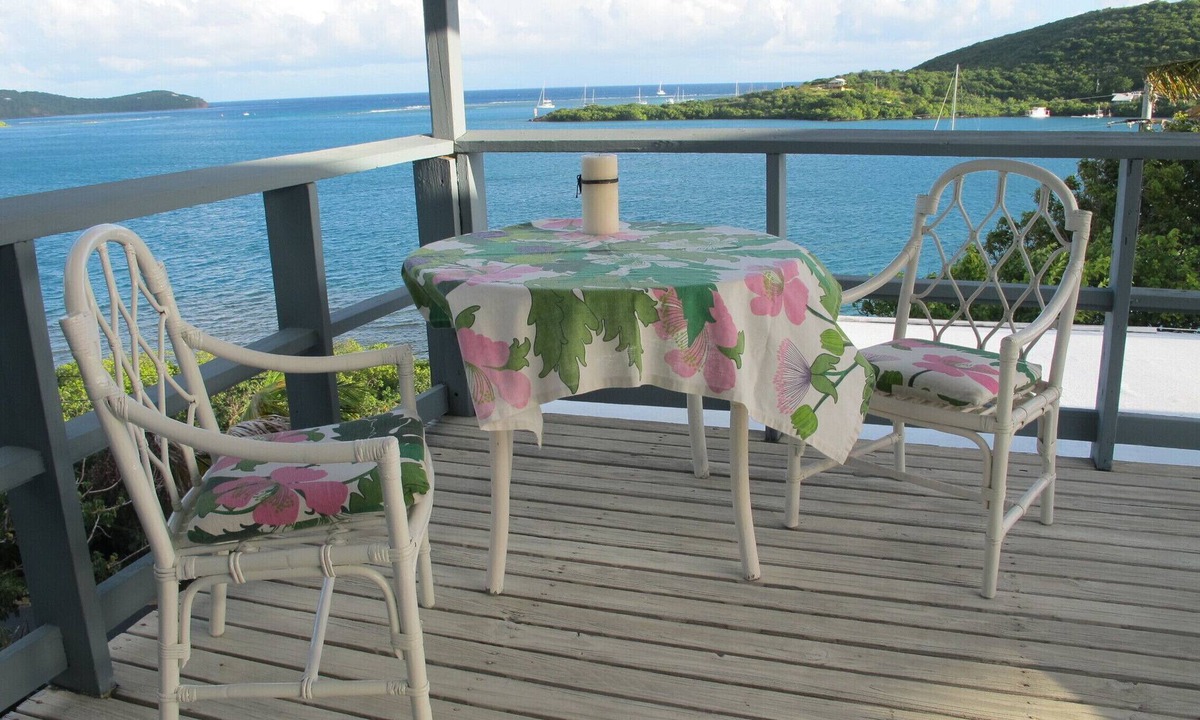 Fulladoza Bay Villa | Peaceful Bayfront Stay Breezy Sunrise Views - Eastside