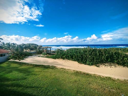 Bajura Apartment | Peaceful Beachfront Two Bedroom Apartment