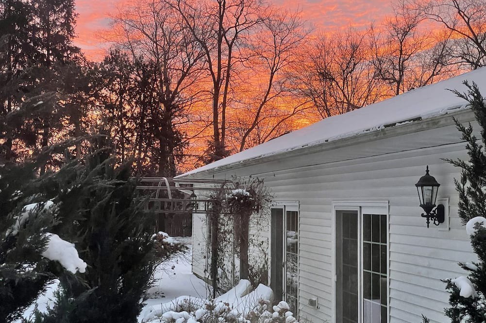 Elkhorn House | Peaceful Bed and Breakfast Accommodation for Two near Whitewater, Wisconsin