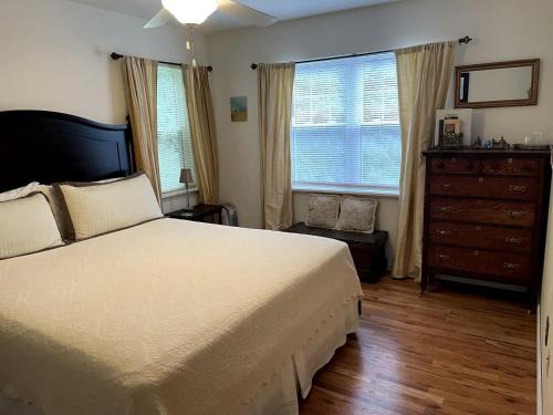Elkhorn Cabin | Peaceful Bed and Breakfast Accommodation for Two near Whitewater, Wisconsin