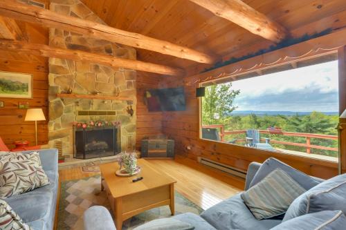 Fishertown House | Peaceful Bedford Escape: Deck & Stunning Views!